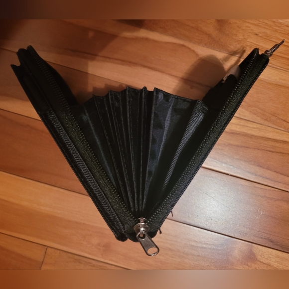 NEW in Box Phone Touch Purse, with 2 Straps,credit card,cash,ID, license holder. - Picture 7 of 15